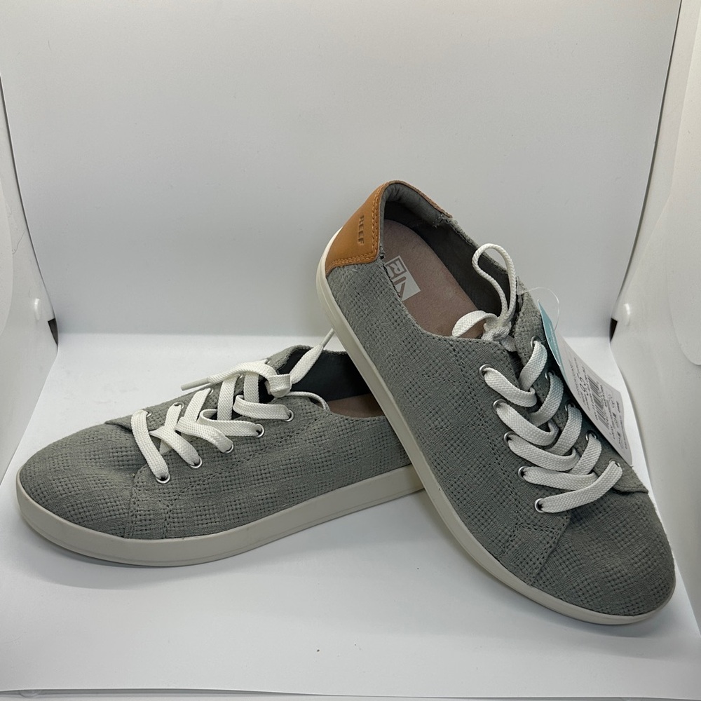 Reef Women Grey Sneakers with White Laces and Tan Heel size 9.5